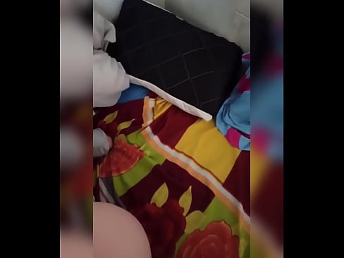 ❤️ Moja spolubývajúca zostáva doma sama, pretože jej manžel odchádza na dovolenku, a ja využijem príležitosť, aby som ju ošukal a naplnil jej zadok mliekom ❌ Porno na nás ❤