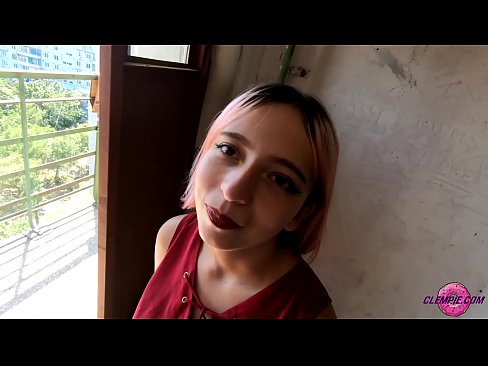 ❤️ Študentka zmyselne fajčí cudzinca vo vnútrozemí - strieka mu na tvár ❌ Porno na nás ❤